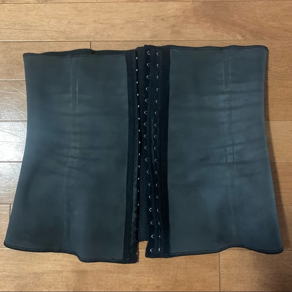 AMIA Classic Cincher Waist Trainer - Picture 4 of 6